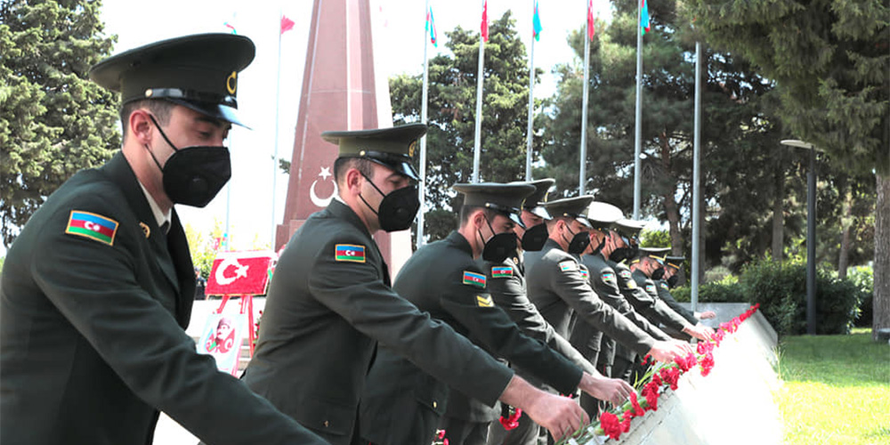 Почтена память турецких солдат, ставших шехидами за освобождение Баку